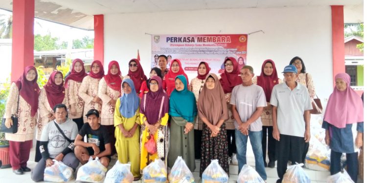 DP3AP2KB Bantu Nelayan yang Sulit Melaut, 85 Paket Sembako Disalurkan untuk Warga Kampung Melayu