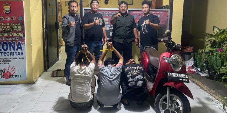 Curi iPhone dan Gelapkan Motor, Tiga Pelaku Dibekuk Polisi