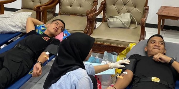 Brimob Polda Bengkulu Tunjukkan Kepedulian Sosial Lewat Donor Darah di Seminar Nasional FISIP UNIB