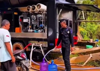 Brimob Polda Bengkulu Terjunkan Mobil Water Treatment ke Agam, Pastikan Air Bersih bagi Korban Bencana