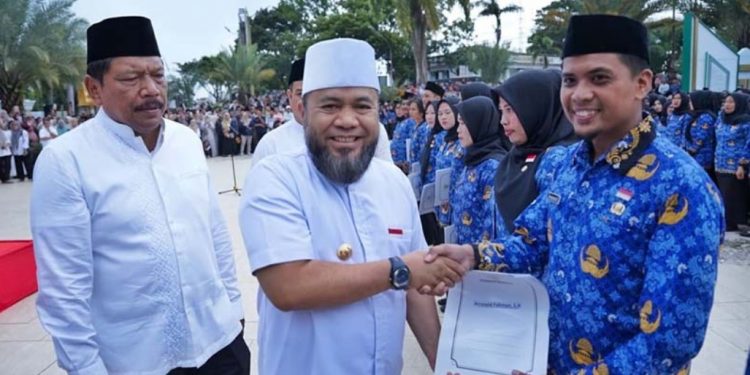 Terima SK PPPK Paruh Waktu, Gubernur Bengkulu Tekankan ASN Harus Peka dan Hadir untuk Rakyat