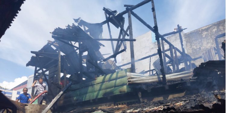 Warung Kelontong di Pasar Purwodadi Arga Makmur Ludes Terbakar, Api Nyaris Merembet ke Permukiman Padat