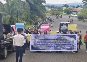 Ratusan Honorer Seluma Demo di Kantor Bupati, Ini Daftar Tuntutannya