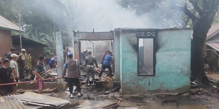 Kebakaran Rumah di Bengkulu Utara: Anak Lompat Selamatkan Diri, Kerugian Capai Ratusan Juta
