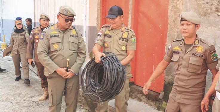 Listrik Ilegal Diputus, PKL Bandel di Pasar Panorama Mulai Kehilangan ‘Nyawa’ Dagangan