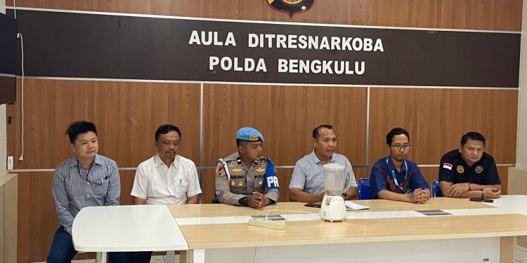 Polda Bengkulu Musnahkan 3,99 Gram Sabu, Kurir Ditangkap di Mukomuko