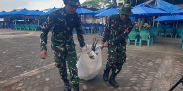 Hari Kedua Aksi Bersih Pantai, Personel Korem 041/Gamas Sisir Pantai Panjang