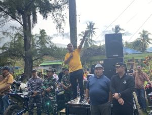 Ribuan Warga Tumpah Ruah Bersihkan Pantai Pasar Bawah, Polres Bengkulu Selatan Dukung Program ASRI