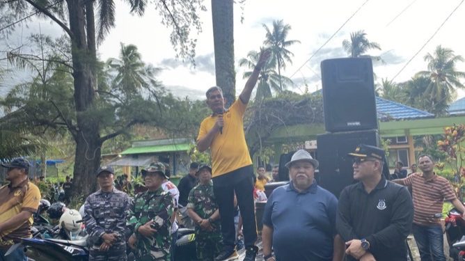 Ribuan Warga Tumpah Ruah Bersihkan Pantai Pasar Bawah, Polres Bengkulu Selatan Dukung Program ASRI