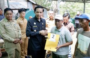 Genjot Hasil Panen, Bupati Kaur Bagikan Traktor Roda Empat untuk Petani