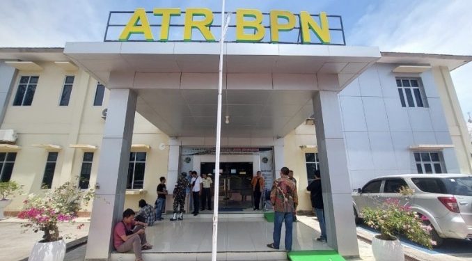 Rumah Eks Bupati dan Kantor BPN Manna Digeledah, Kejari Usut Dugaan SHM di Hutan Produksi