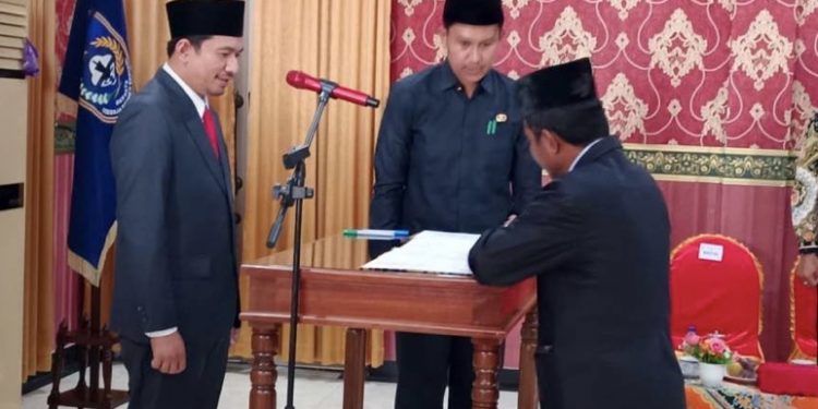 Dr. Firdaus Jadi Kadis Pendidikan, Ini Daftar 36 Pejabat yang Dilantik Bupati Arie