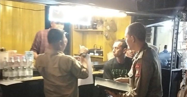 Satpol PP Bengkulu Selatan Tertibkan PKL, Aktivitas Malam Dibatasi hingga Pukul 00.00 WIB