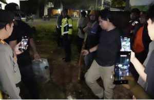 Patroli Ramadan Temukan Samurai dan 26 Liter Tuak di Pantai Zakat