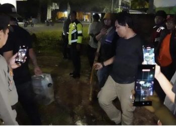 Patroli Ramadan Temukan Samurai dan 26 Liter Tuak di Pantai Zakat