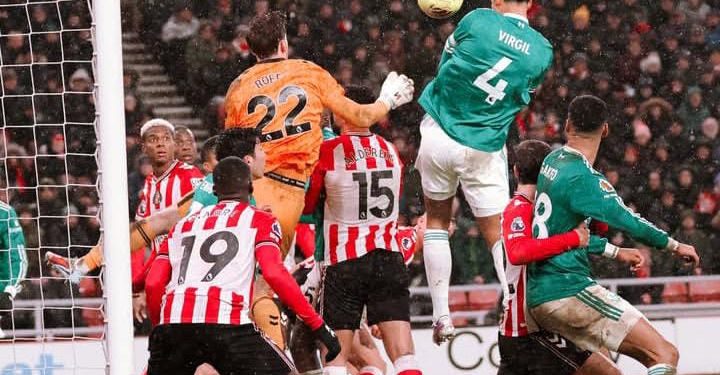 Tampil Solid, Liverpool Bungkam Sunderland Lewat Gol Van Dijk